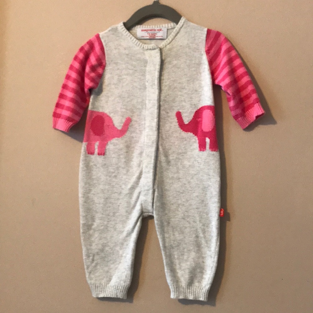 Cute baby onesie! Magnetic bottoms